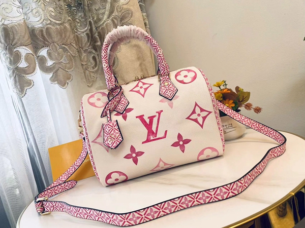 ルイヴィトンバッグ背面デザイン